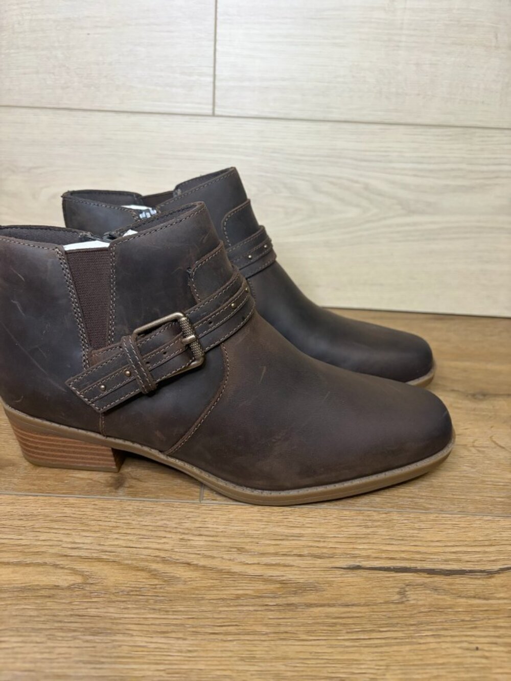 Clarks Women's Danyelle Wish Zip Heeled Ankle Bootie Taupe Wide 8.5M